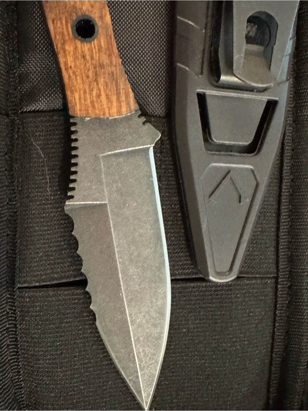 Winkler Knives x Dynamis Alliance Razorback in white oak.